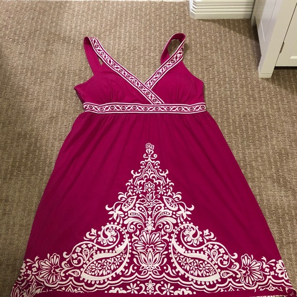 Dresses & Skirts - Fuchsia tank dress with white design and beading